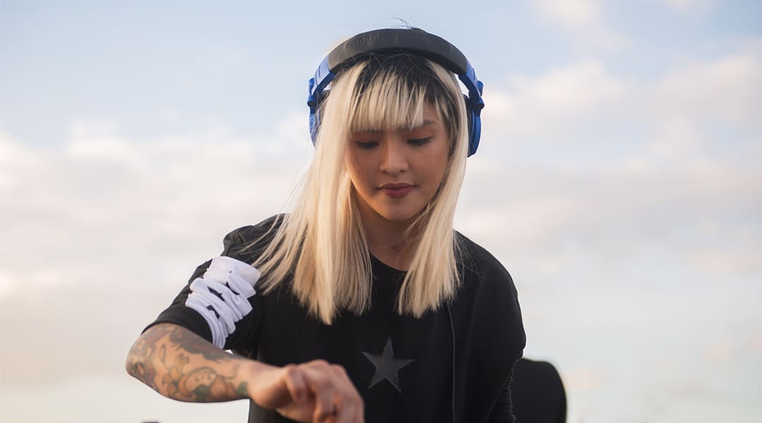 The Only Pair Of Shoes Patty Tiu Needs For Literally Everything She Does | Converse Dark Star | MEGA