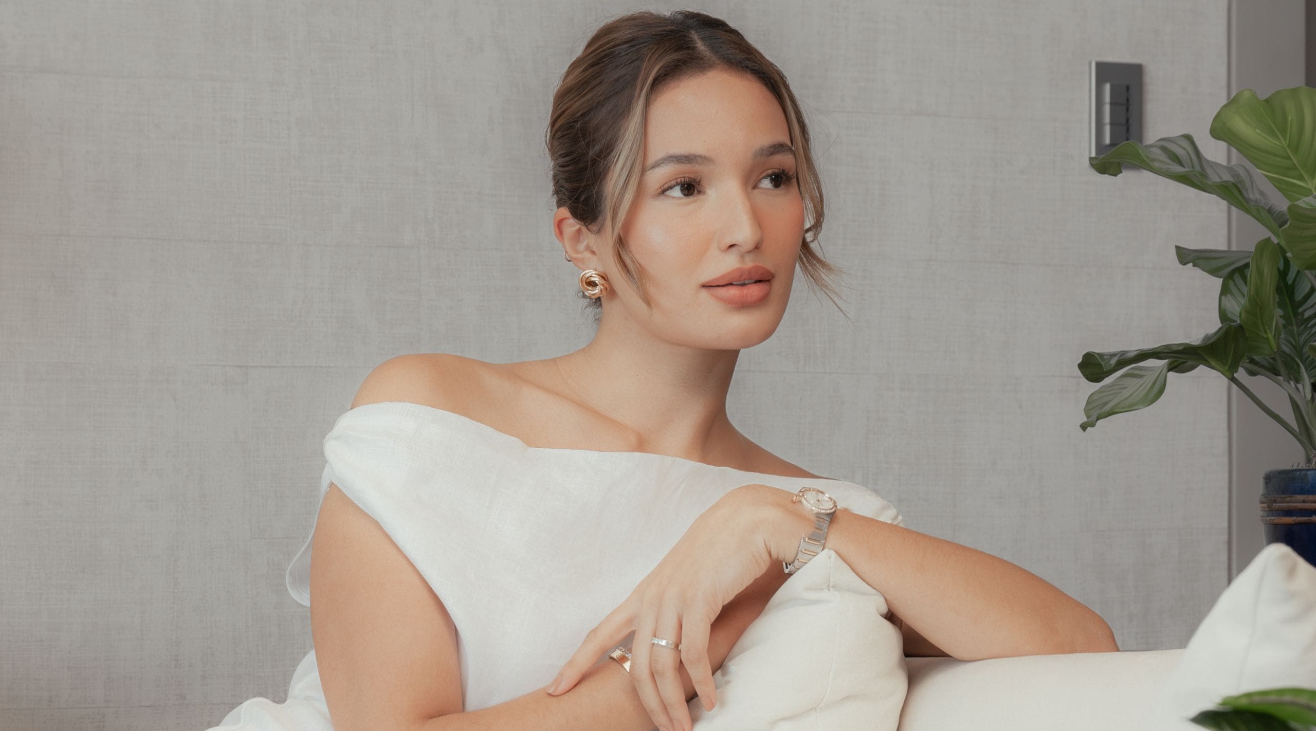 Sarah Lahbati featured